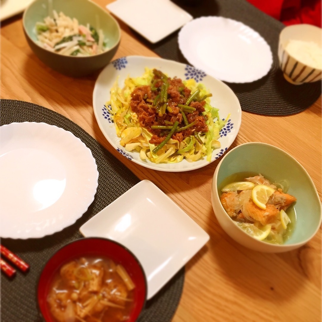 大皿料理の献立 大根サラダ 焼き肉 鮭の南蛮漬け 共働き子育て中でもバランスのいいおうちごはん